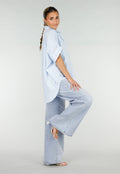 Lichtblauwe Gestreepte Oversized Blouse met Kraag en Korte Mouwen