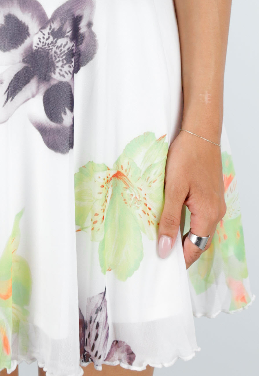 Witte Halter Mini Jurk met Bloemenprint en Open Rug