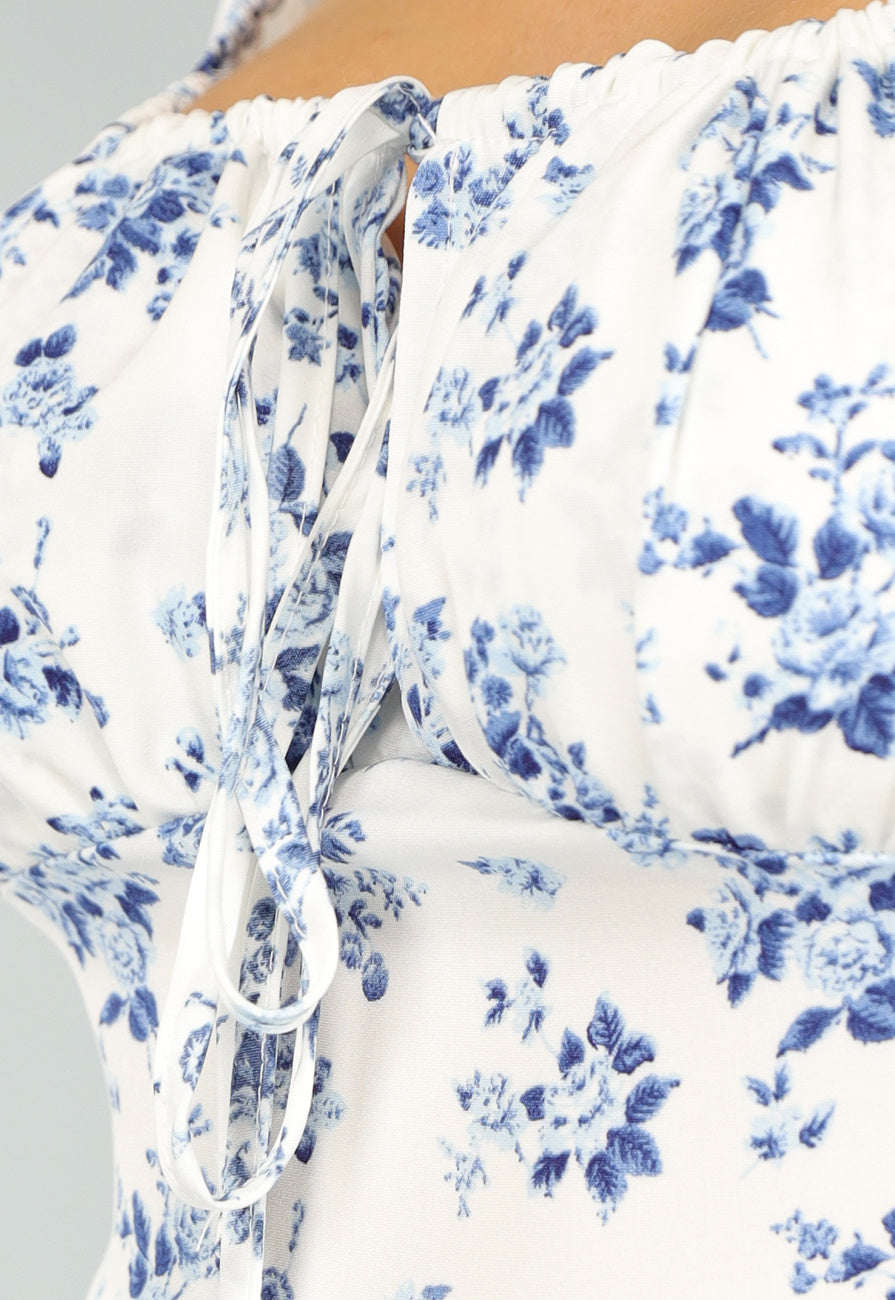Witte Lange Jurk met Blauwe Bloemenprint en Split