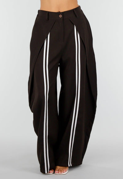 Bruine Wijde Barrel Pantalon met Witte Strepen en Plooien