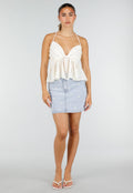 Crème Peplum Top met Spaghettibandjes en Geplooide Cups