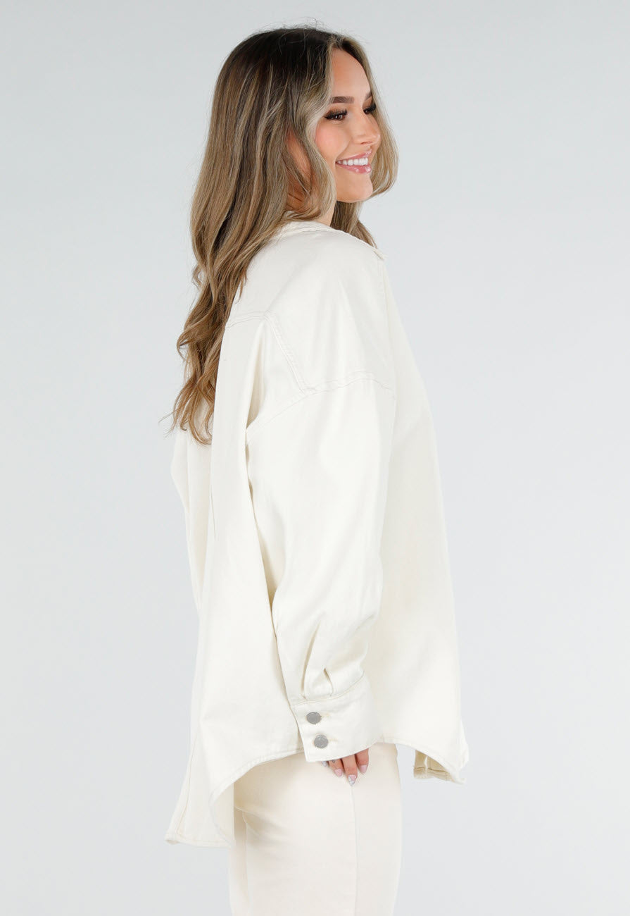 Crème Denim Blouse met Oversized Knopen en Lange Mouwen