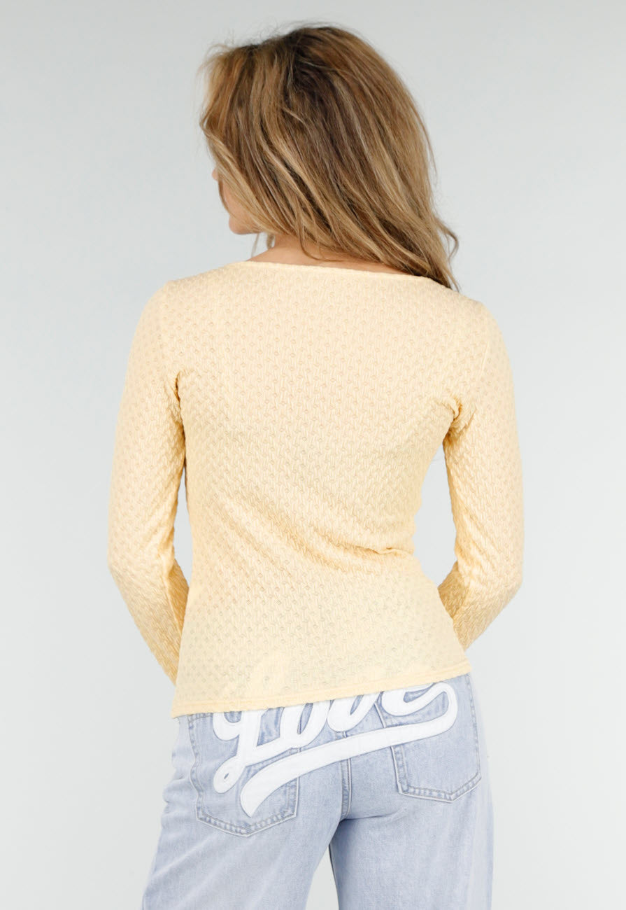 Butter Yellow Stretch Top met Lange Mouwen en Vierkante Hals
