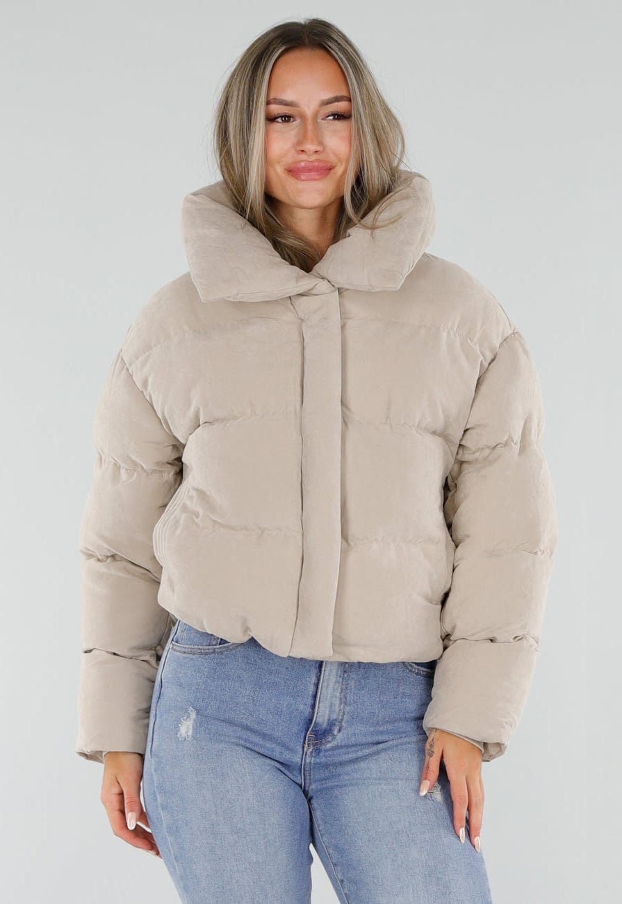 Zachte Beige Puffer Jas met Capuchon en Hoge Kraag