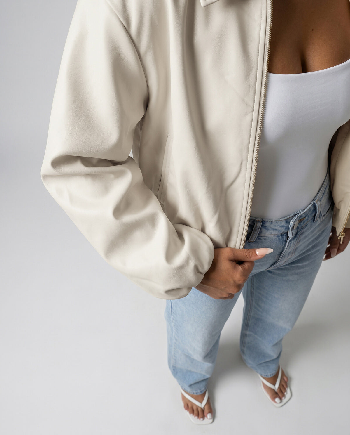 Crème Cropped Bomberjack met Ritssluiting en Ballonmouwen