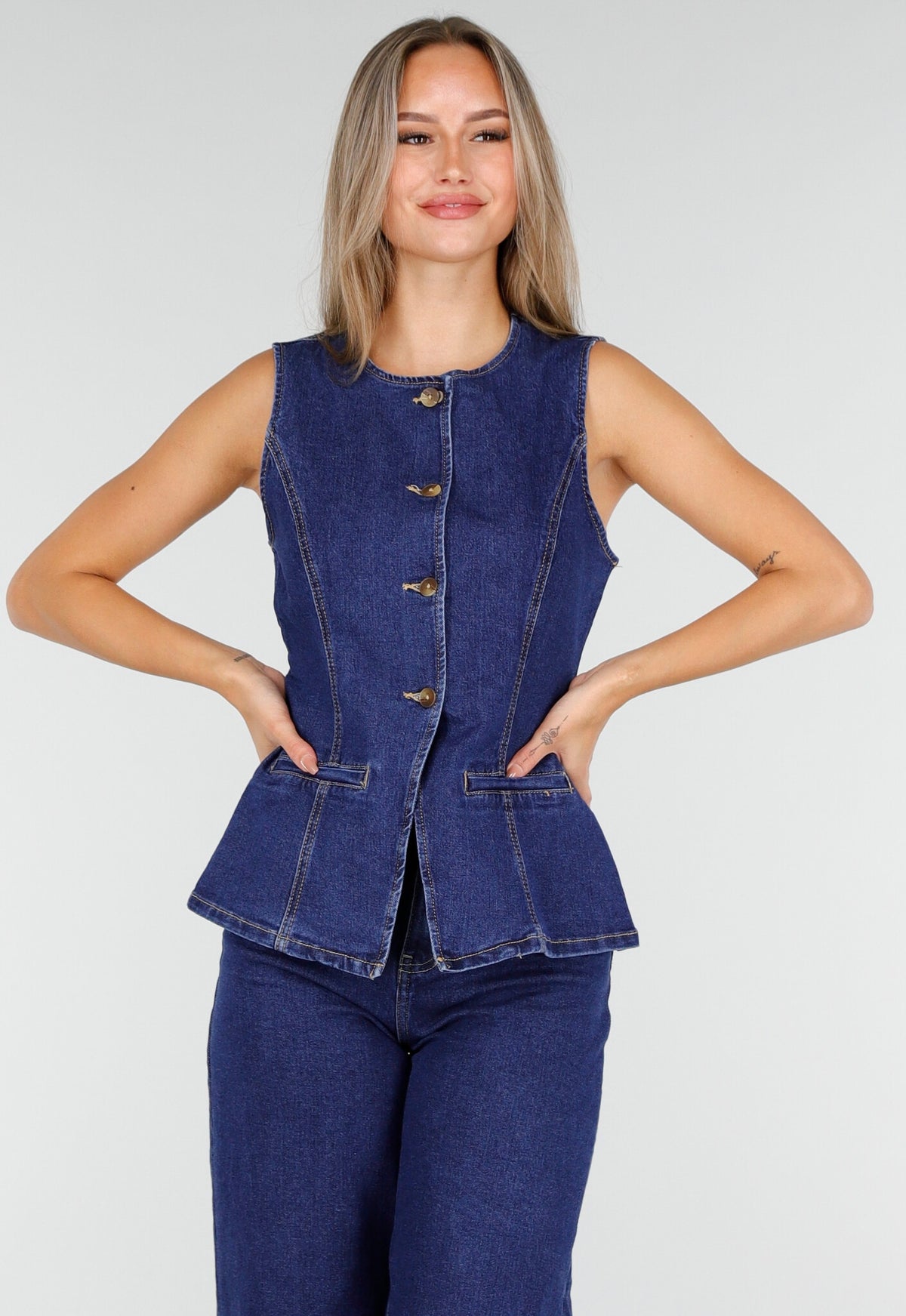Redial Jeans  Mouwloze Denim Top in Blauw Met Knoopsluiting