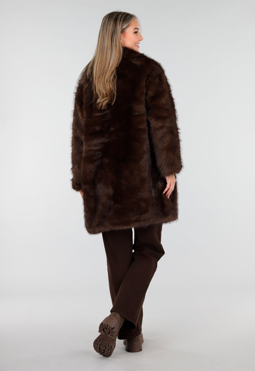 Bruine Faux Fur Jas met Brede Reverskraag