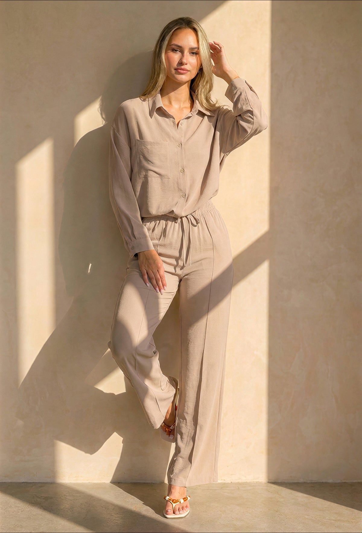 Beige Wide Leg Broek met Elastische Taille en Strikkoord