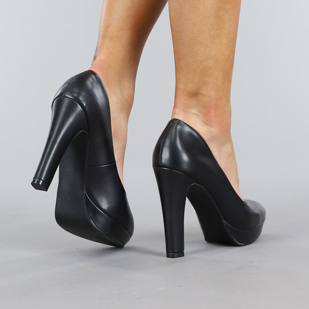 Zwarte Lederlook Pumps met Plateau