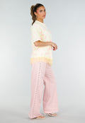 Lichtgeel T-Shirt met Roze Stippen en Kant