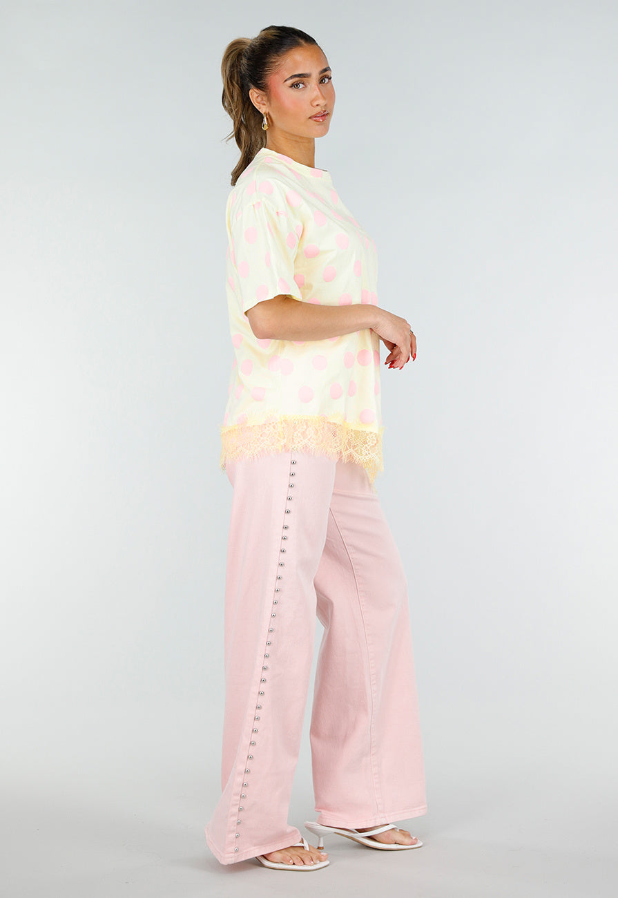 Lichtgeel T-Shirt met Roze Stippen en Kant