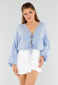 Lichtblauwe Blouse met Hartzakken en Broderie in Linnenlook