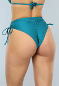 Shiny Petrol Bikini Slip met Scrunch en Strikdetails