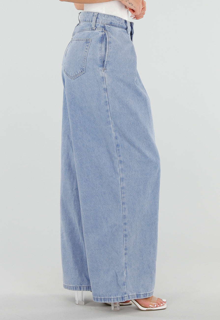 Lichtblauwe Wide Leg Jeans met Plooidetail en Hoge Taille