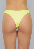 Cheeky Bikini Broekje in Felgeel Met Structuurstof