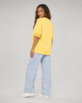 Geel Oversized T-Shirt met Kantmouwen en Borduring