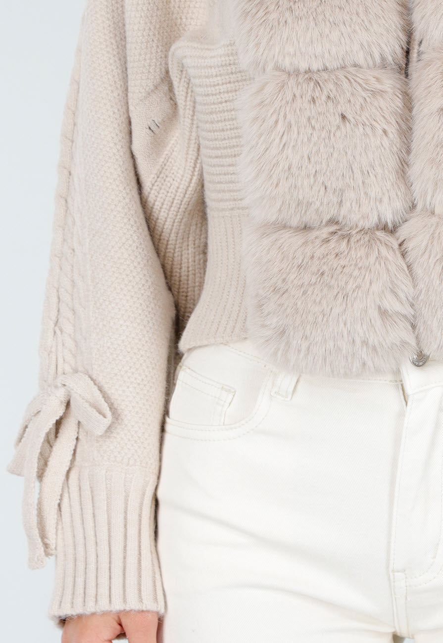 Beige Gebreid Vest met Nepbontkraag en Strikdetails