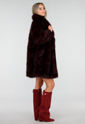 Donkerrode Faux Fur Jas met Brede Reverskraag