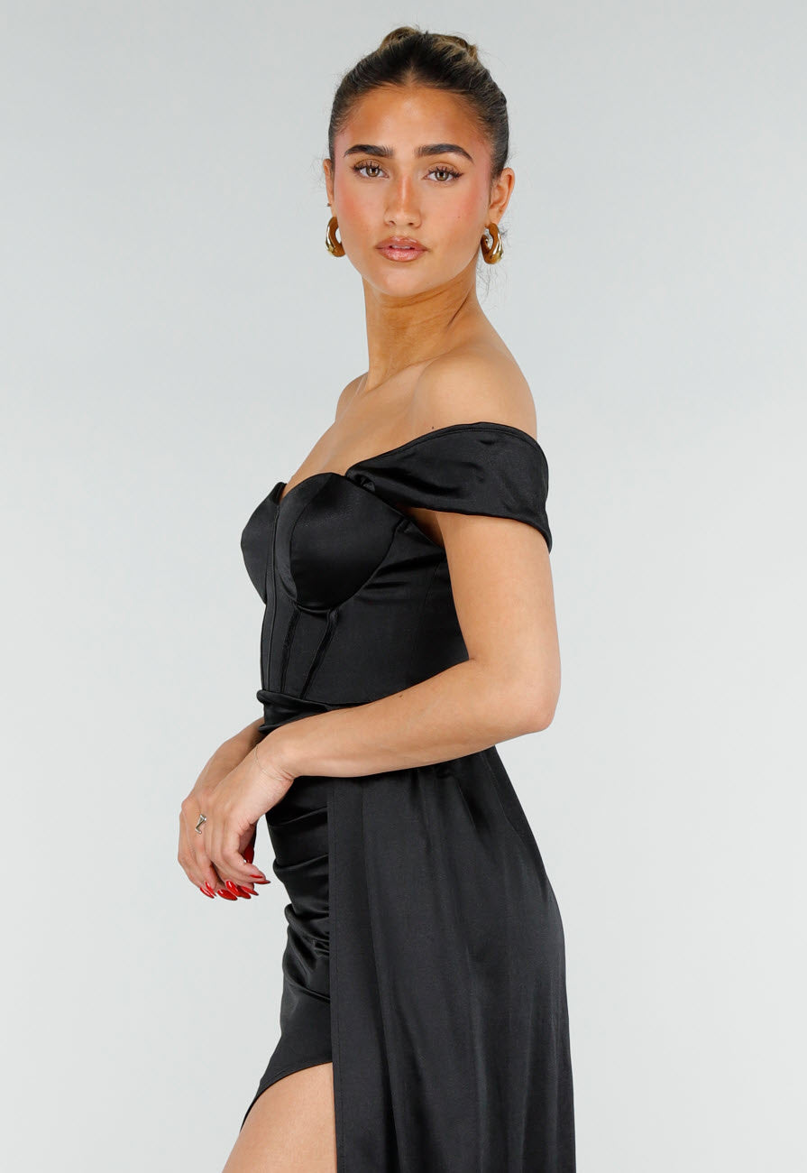 Zwarte Satin Off Shoulder Galajurk met Split