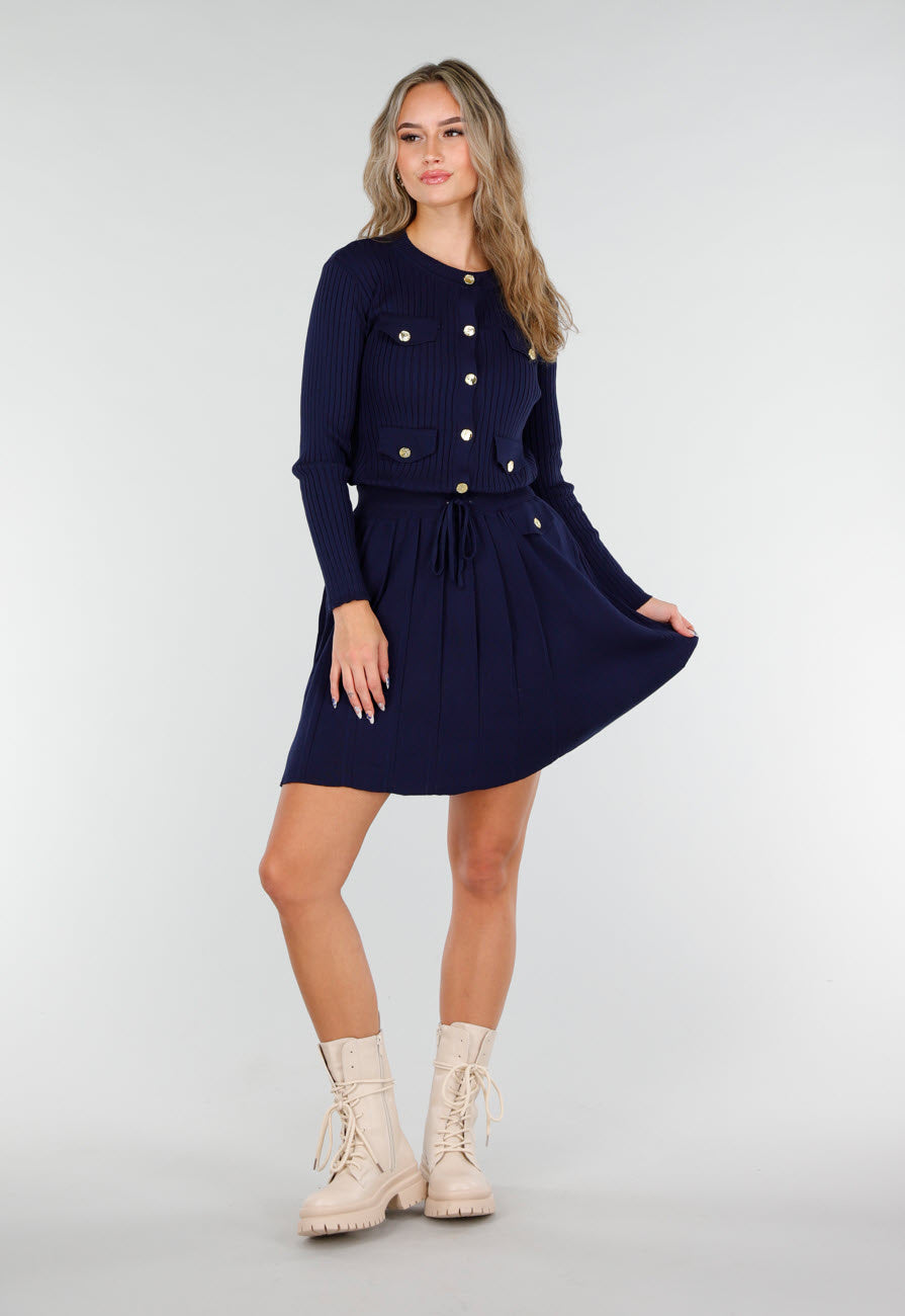 Donkerblauwe Geribde Stretch Two Piece met Goudkleurige Knopen en Plooirok