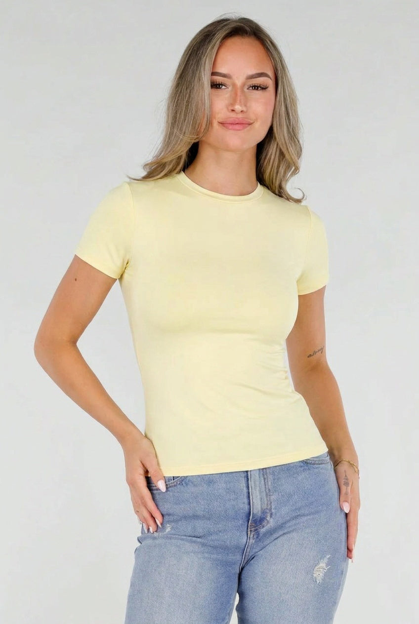 Butter Yellow Stretch T-Shirt met Ronde Hals en Korte Mouwen