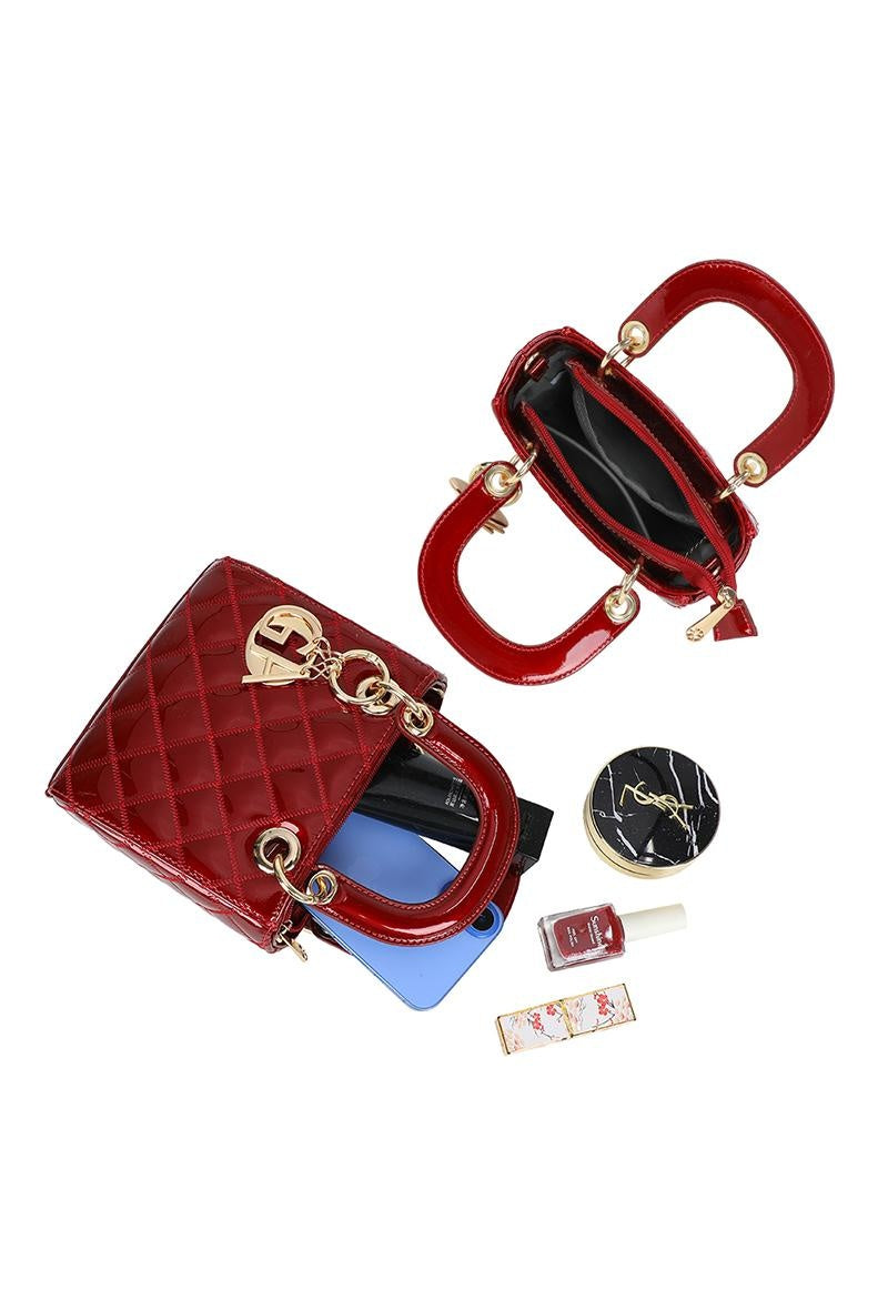 Rode Handtas met Glanzend Ruitpatroon en Gouden Hanger