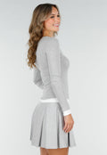 Grijze Longsleeve Top met Witte Boorden aan Hals en Mouwen