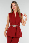 Bordeaux Matchende Set met Mouwloze Top, Statement Riem en Wide Leg Broek