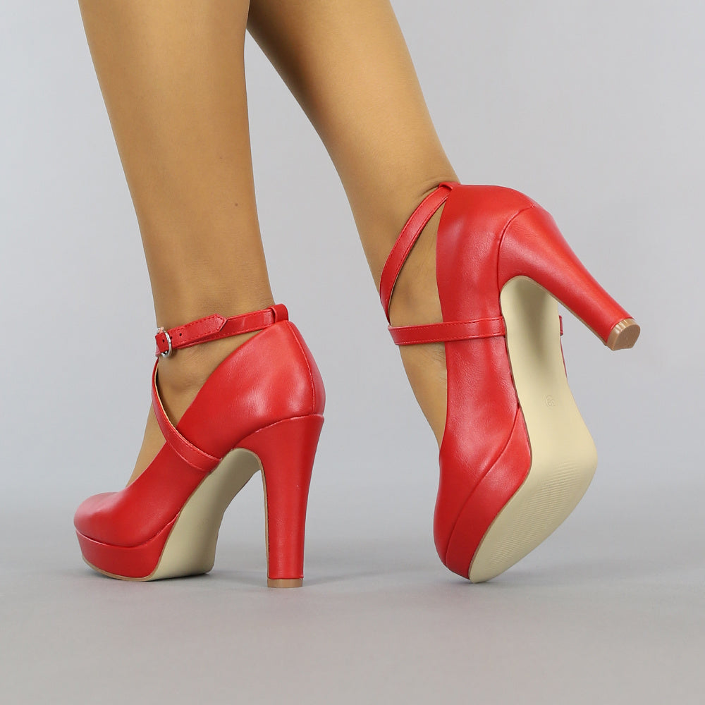Rode Lederlook Pumps met Enkelbandje