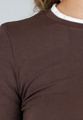 Bruine Longsleeve Top met Witte Boorden aan Hals en Mouwen