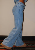 Lichtblauwe Mid Waist Wide Leg Jeans met Raw Edge Zoom