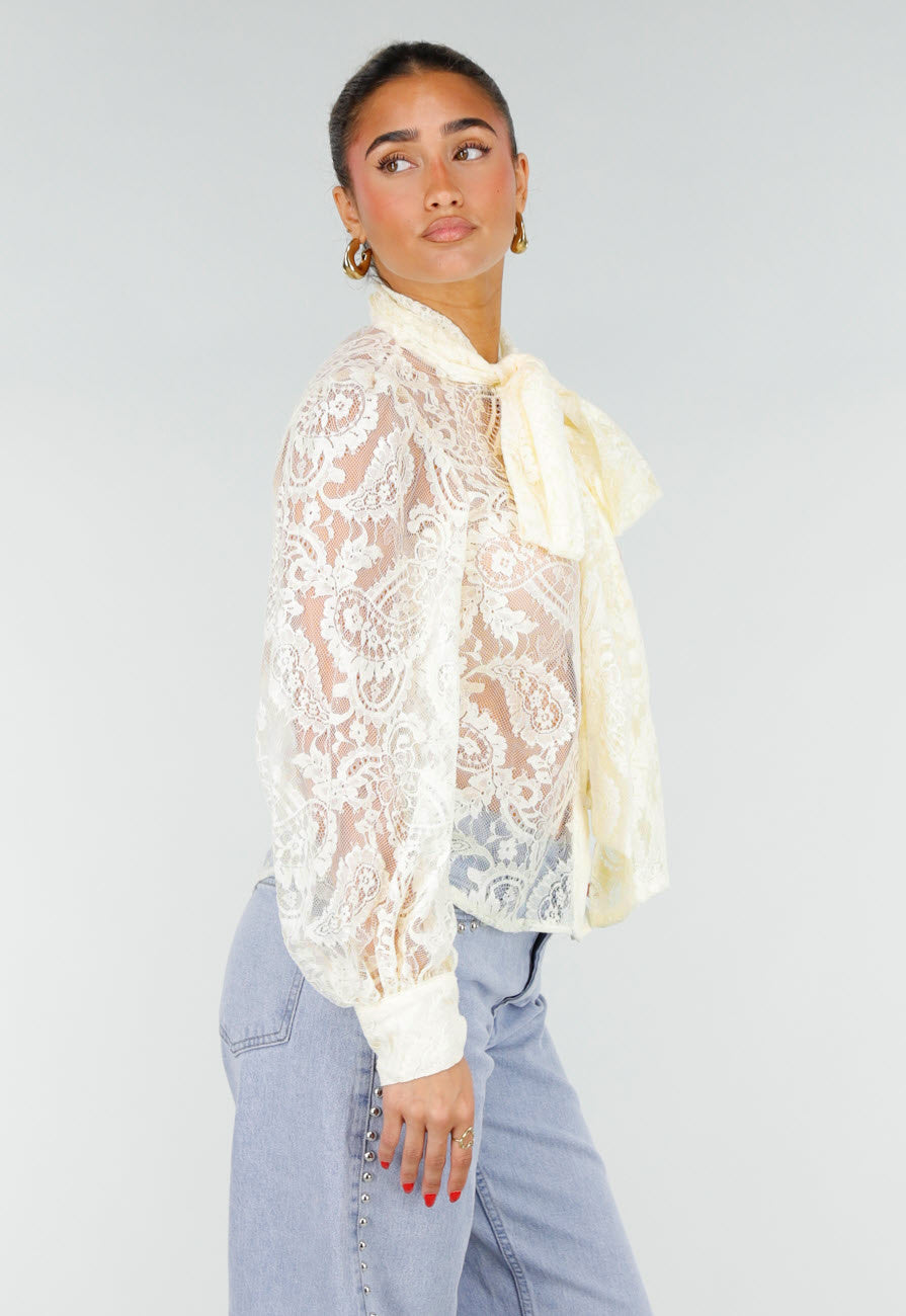 Lichtgele Transparante Kanten Blouse met Strikkraag en Lange Mouwen