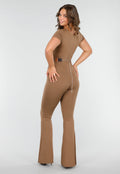 Aansluitende Bruine Jumpsuit met Vierkante Hals, Korte Mouwen en Uitlopende Pijpen