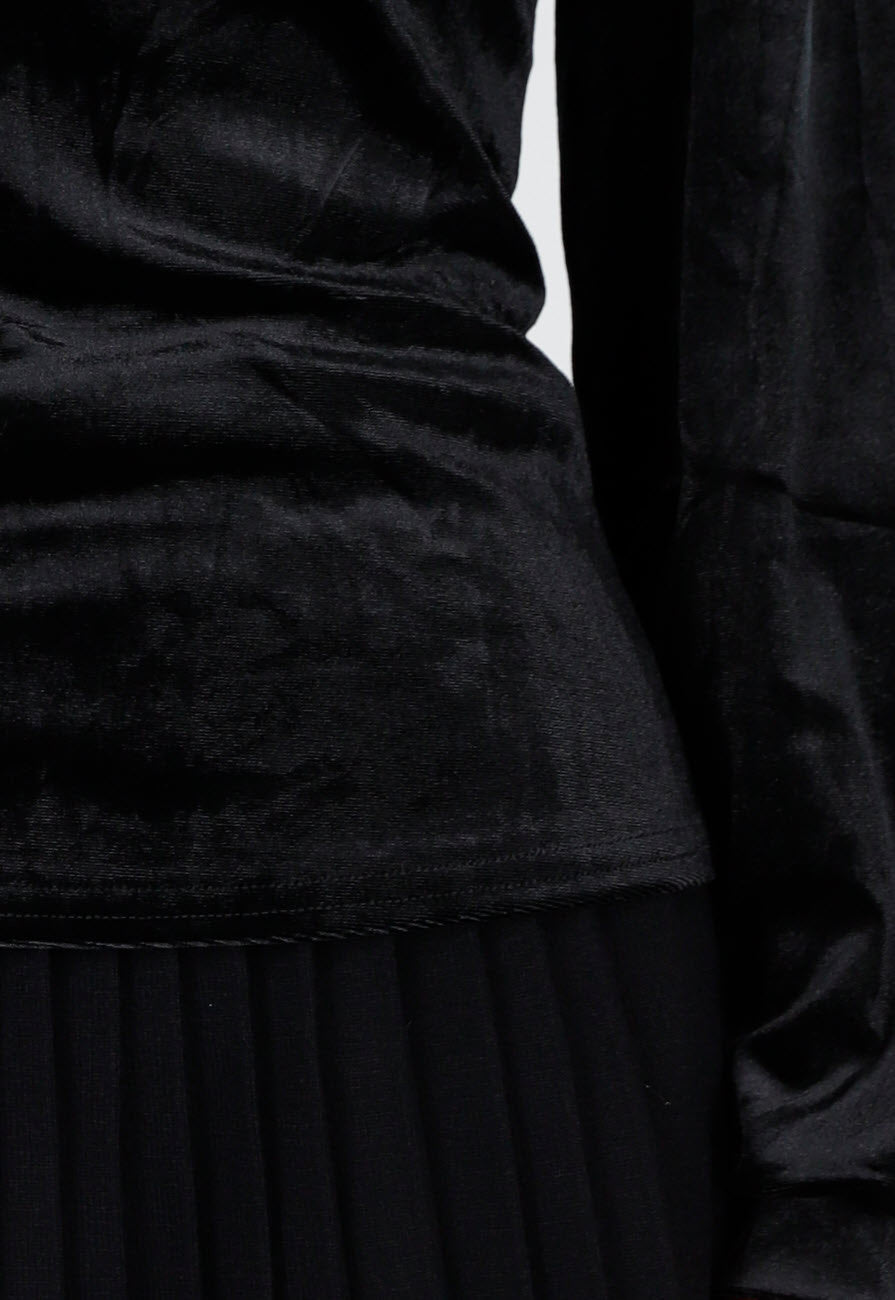 Zwarte Fluwelen Top met V-Hals en Choker Detail