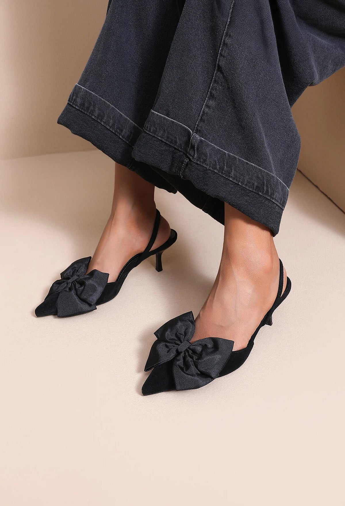 Zwarte Slingback Pumps met Strik, Puntneus en Kitten Heel