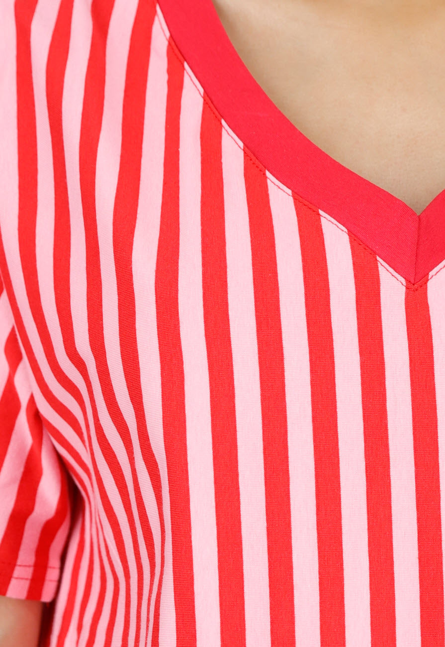 Roze Rode Gestreepte Oversized T-shirt met V-hals