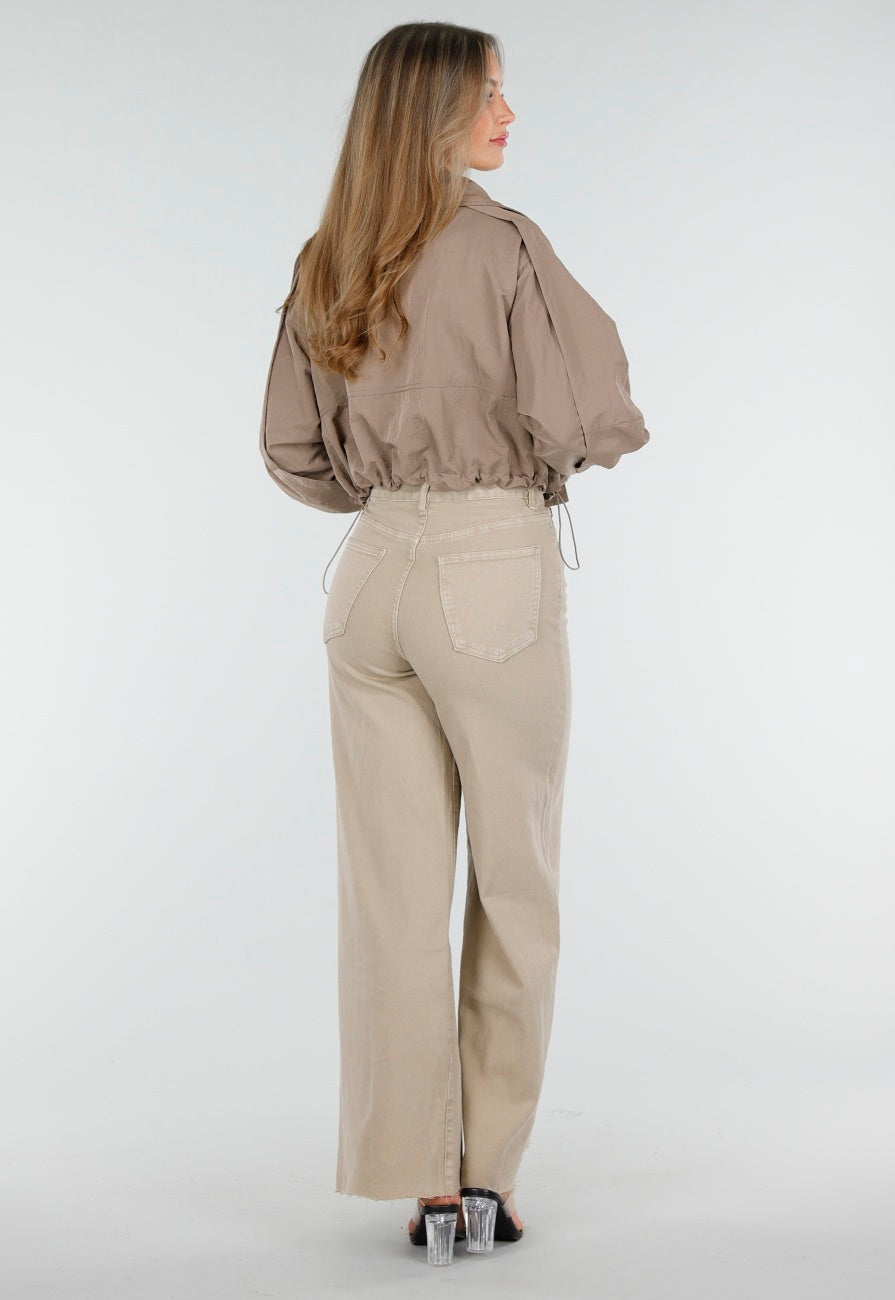 Taupekleurig Cropped Jack met Brede Overslagsluiting
