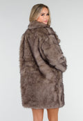 Taupe Faux Fur Jas met Oversized Kraag en Rechte Pasvorm