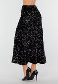 Zwarte Midi Rok met All Over Pailletten en Subtiele Uitlopende Zoom