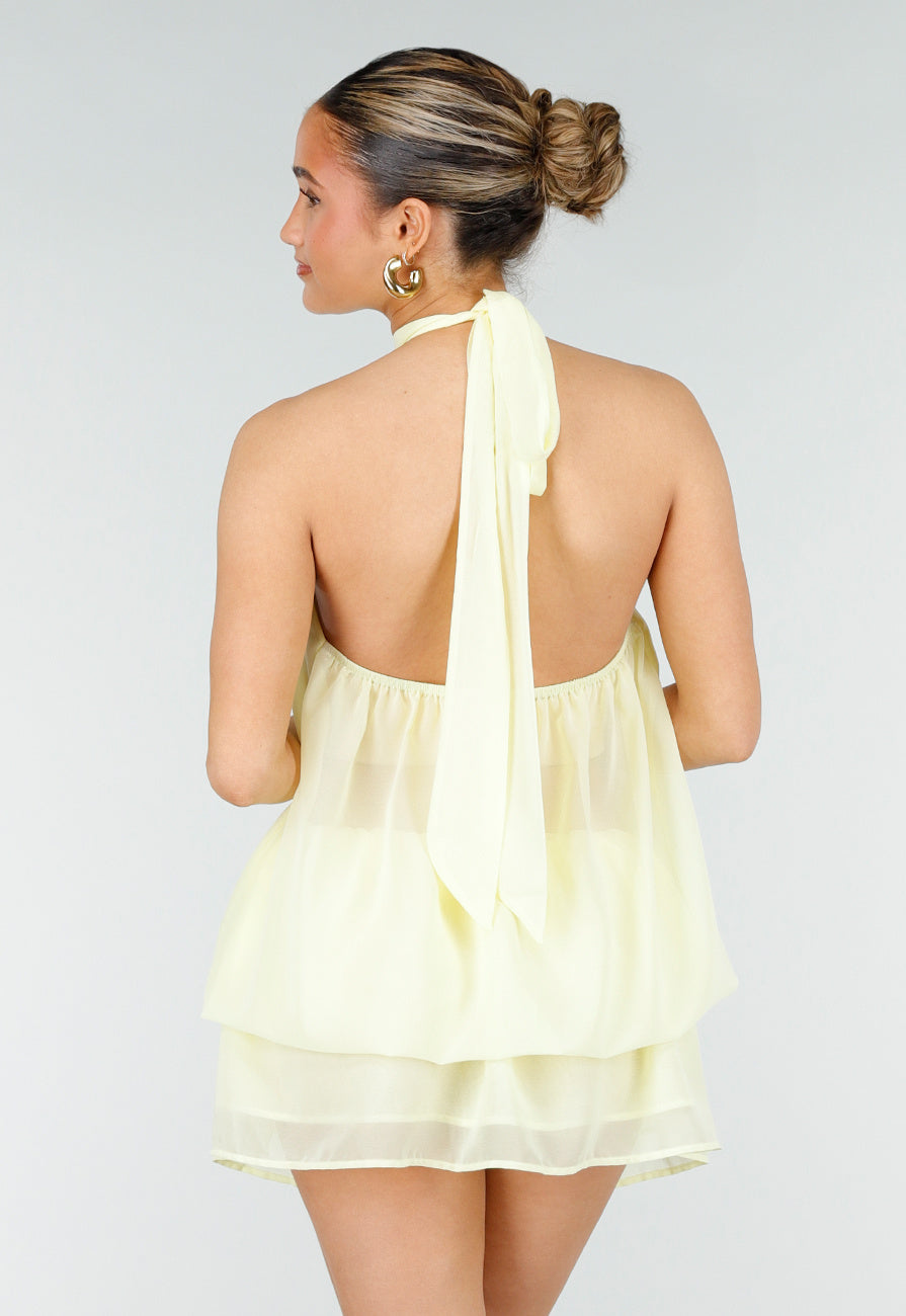 Butter Yellow Halter Jurk met Gelaagde Rok en Open Rug