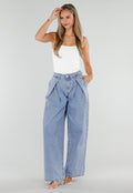 Lichtblauwe Wide Leg Jeans met Plooidetail en Hoge Taille