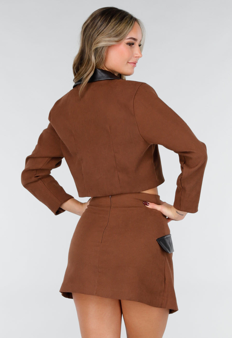 Bruine Set met Rok en Blazer met Lederlookdetails