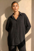 Zwarte Blouse met Kraag, Knoopsluiting en Lange Mouwen