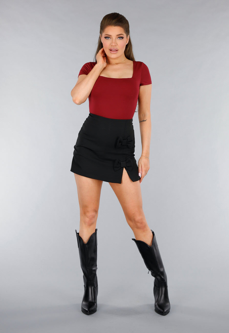 Stretchy Burgundy Shirt met Vierkante Hals en Korte Mouwen