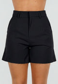 Zwarte Mouwloze Blazer en Tailored Short Set met Riem