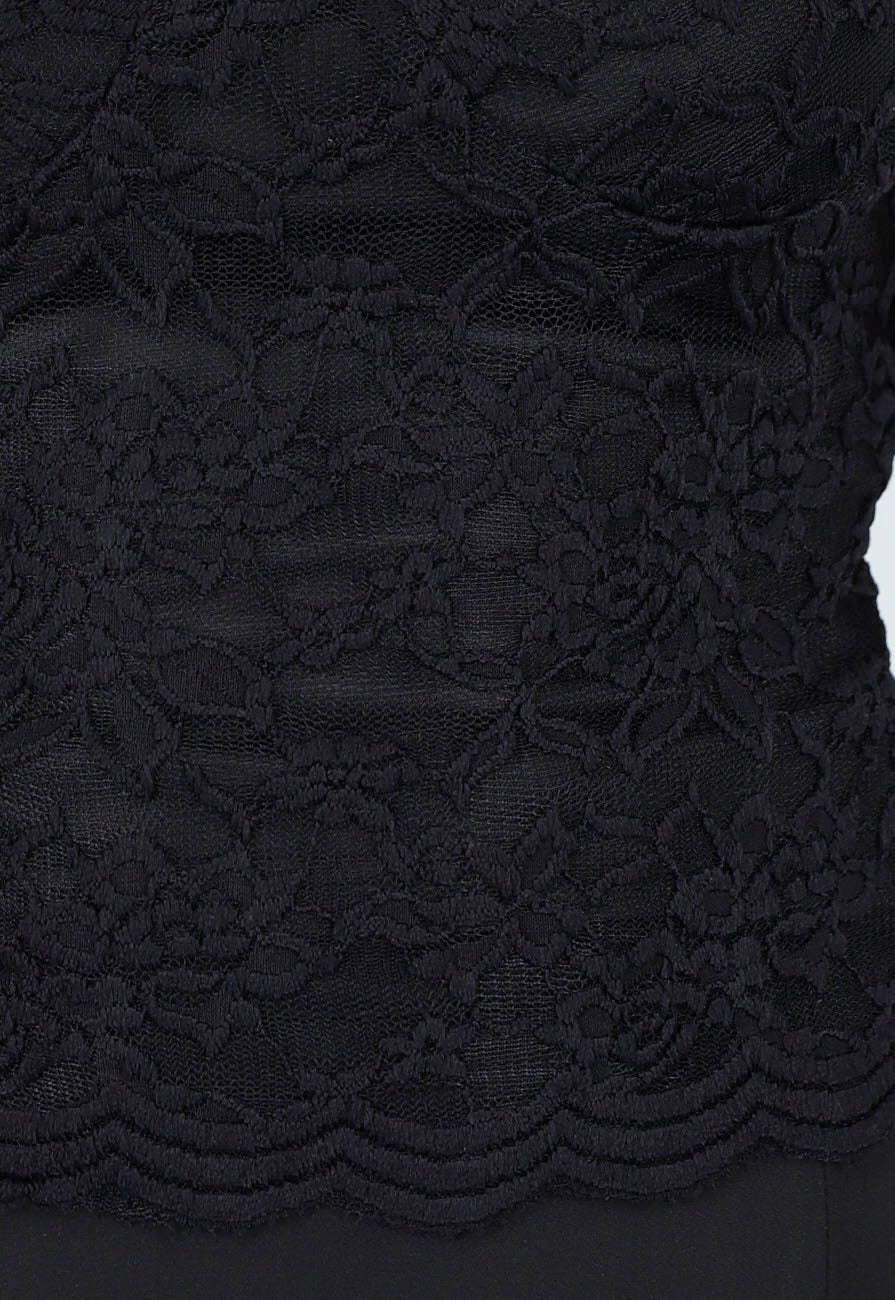 Zwarte Kant Top met Korte Mouwen en Cut Out