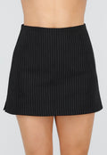 Zwarte Pinstripe Mini Skort met Split en Stretch Broekje