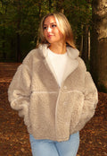 Beige Teddy Jas met Opstaande Kraag en Knoopsluiting