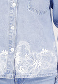 Lichtblauwe Denim Blouse met Kant en Knopen