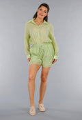 Groene Tweedelige Set met Doorschijnende Blouse en Elastische Short